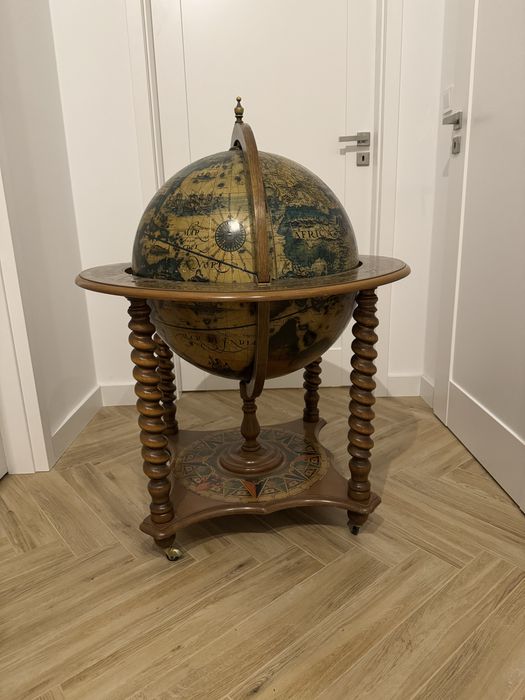 Globus na alkohol bogato zdobiony