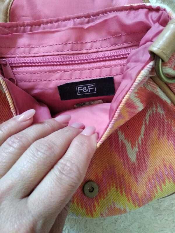 Хорошенькая текстильная сумочка от F&F. в модный принт