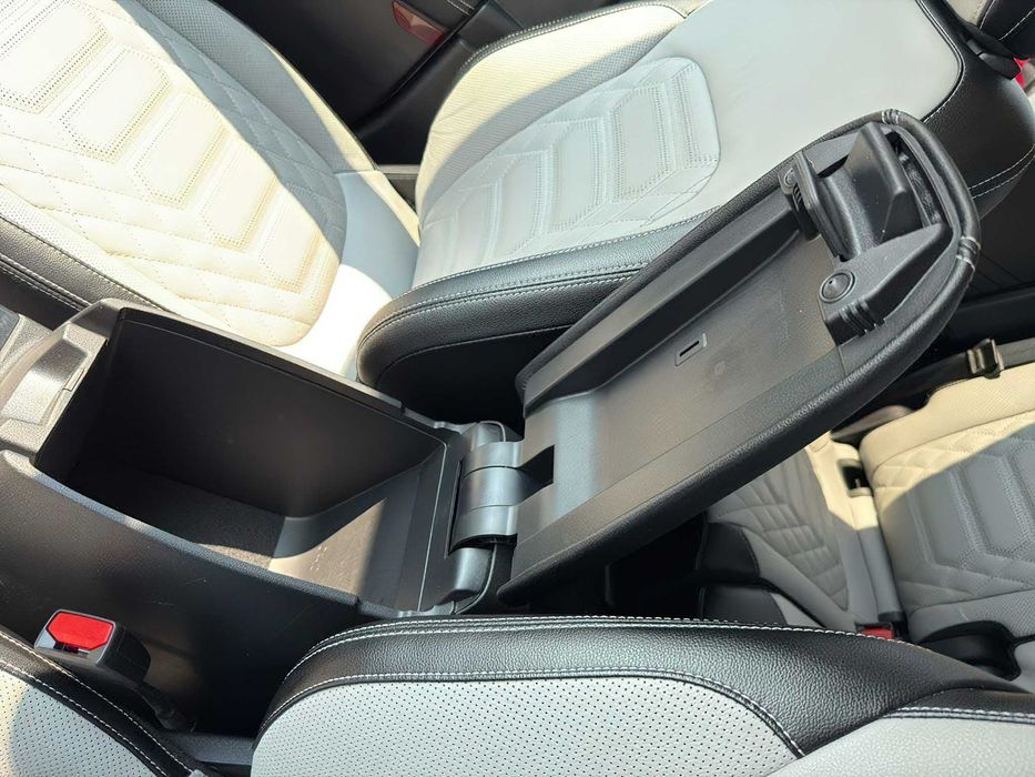 Ford Escape Hybrid      2023