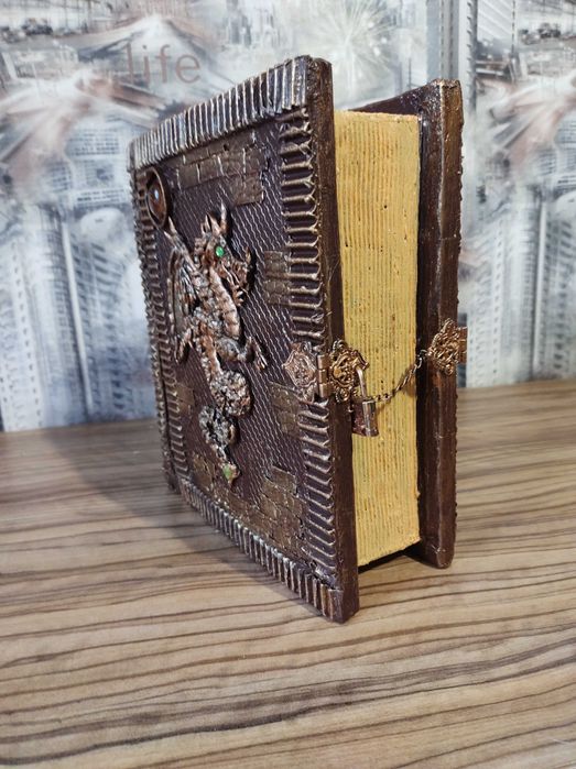 Книга-шкатулка "дракончик"