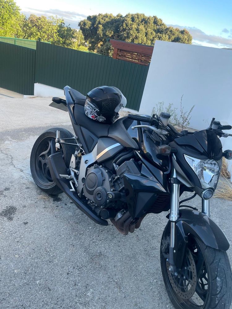 Honda CB 1000R 2008 — Potência e Estilo! Negociável