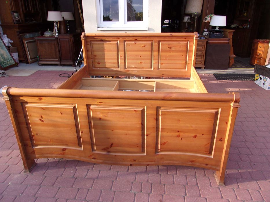 Łoże 160 x 200 z szufladami.Drewno jodłowe