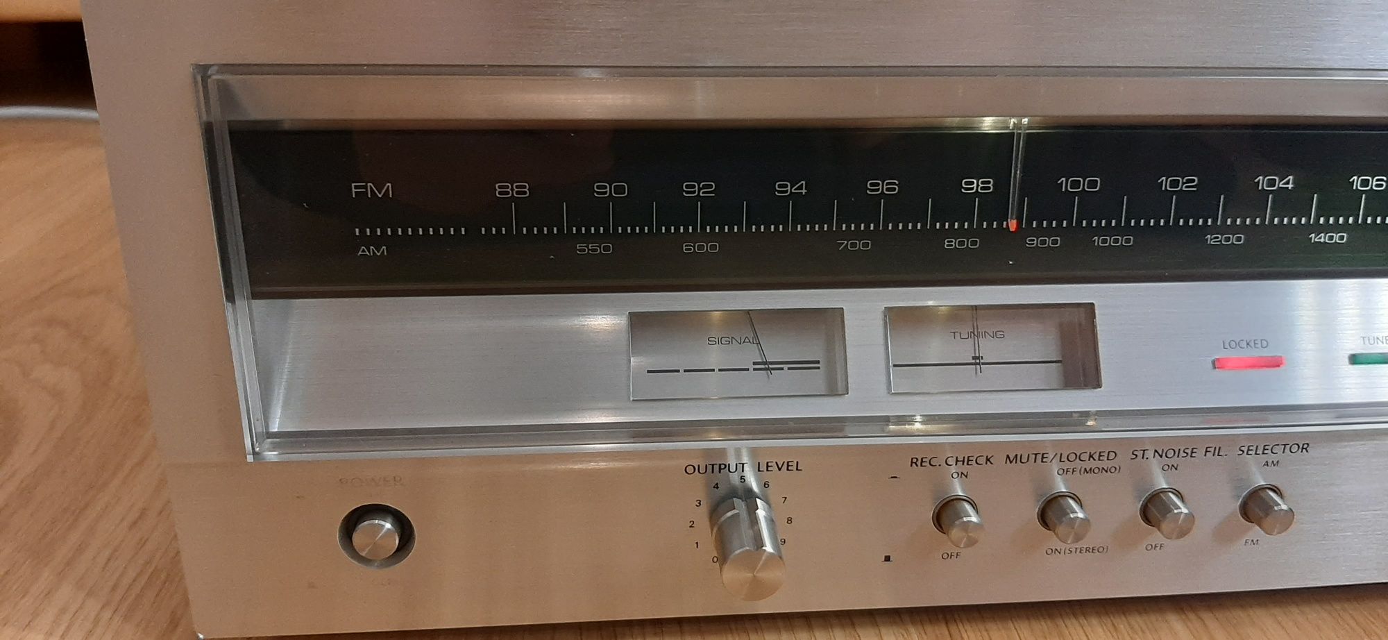 Onkyo Tuner Stereo T-9