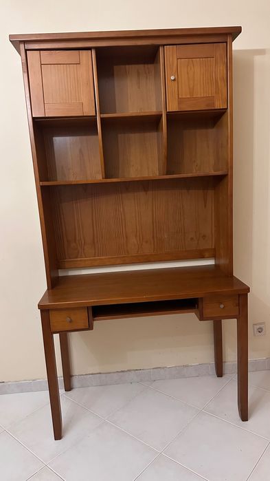 Secretaria com estante