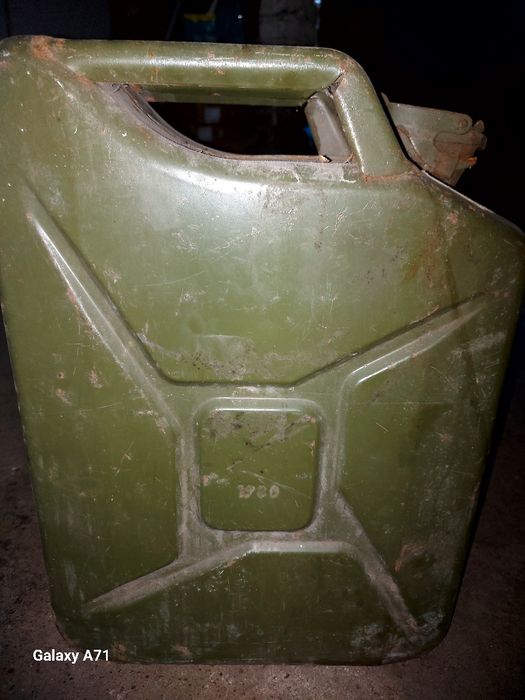 Sprzedam karnister 20l