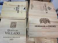 Painéis frontais de caixas de vinho em madeira gravada