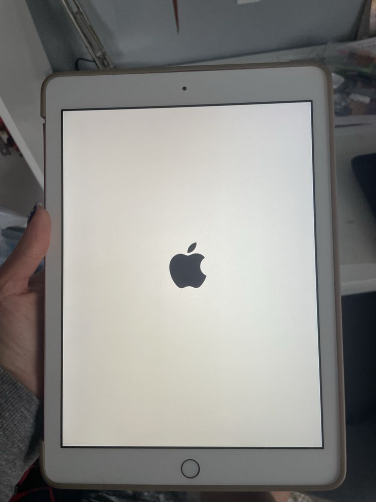 iPad Apple 9.7 2018 super stan+ case+ oryginalne pudełko