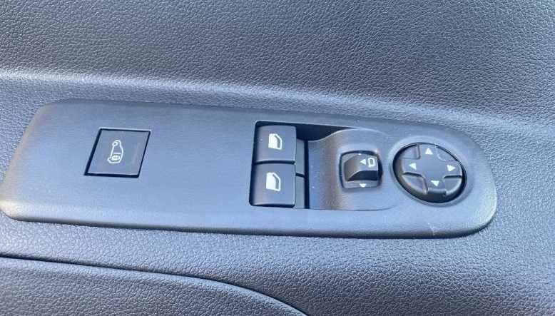 BOM NEGOCIO!!! 6300 km Fiat e-Doblo Electrico com garantia até 2026