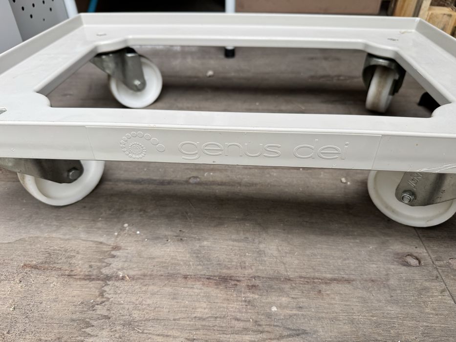 Plastikowy wózek Genus Dei (Włochy).