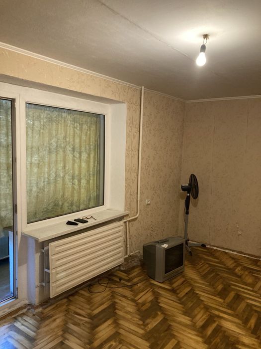 Продаж двокімнатної квартири у центрі Бабурки