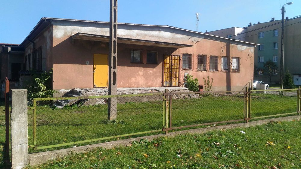 Działka w centrum Prostek z budynkiem o pow. 420 m2