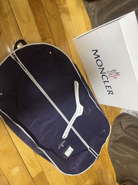 Пуховик Moncler