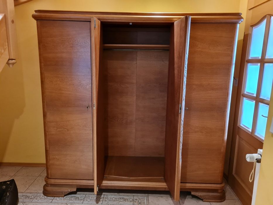 Pojemna, antyczna szafa dębowa