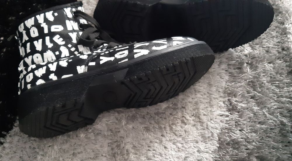 Botas SEASIDE Pretas e Brancas cano baixo 34