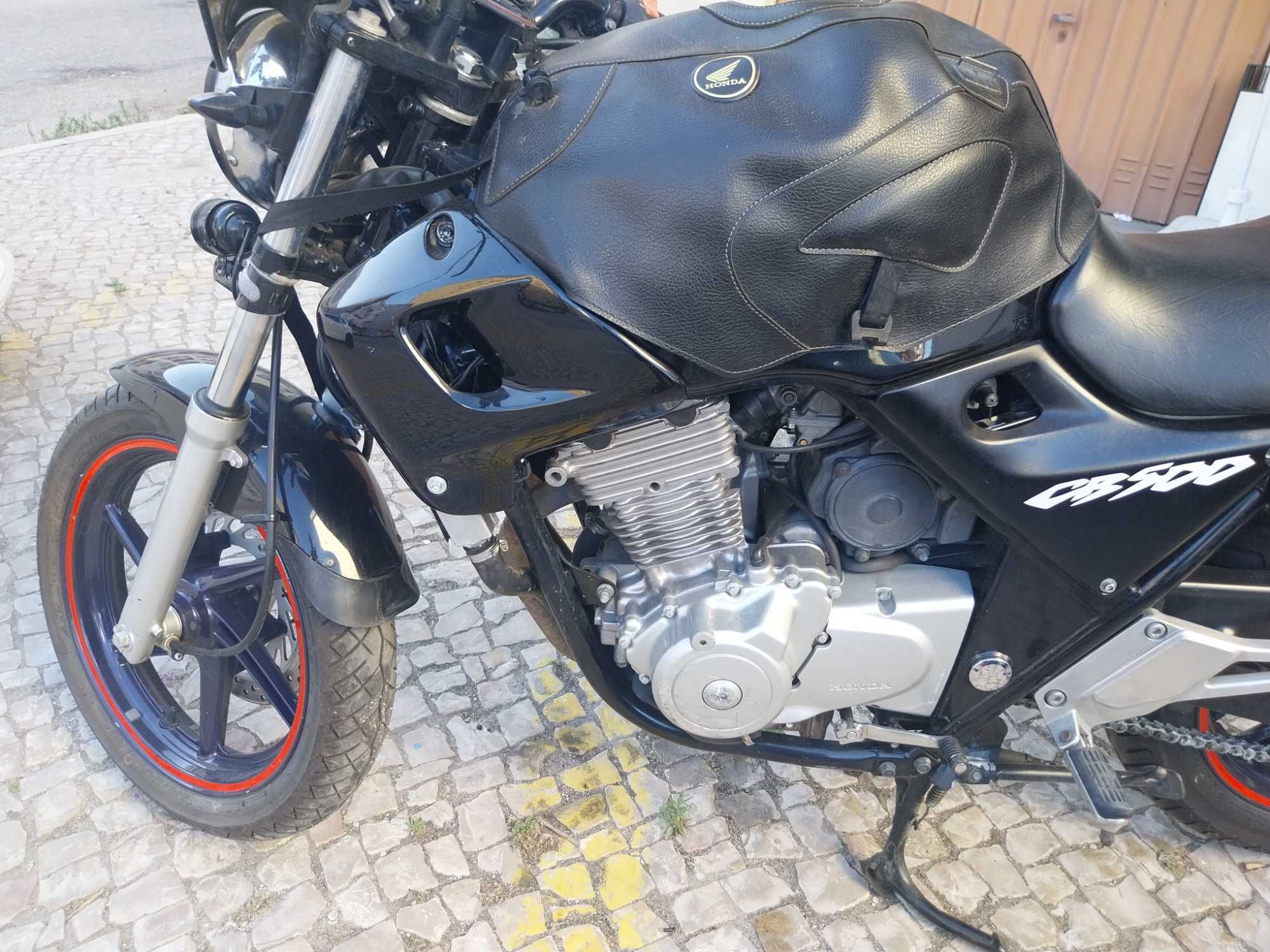 HONDA CB  500  de 1994 em bom estado a maior parte das vezes parada