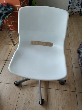 Krzesło na kółkach Ikea