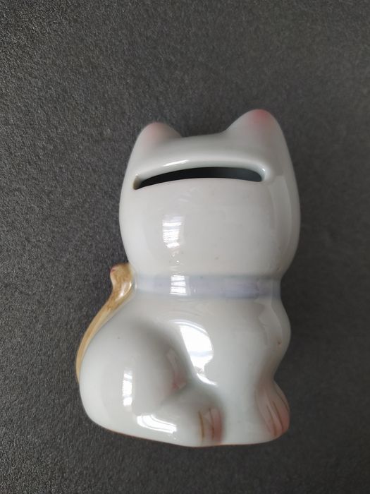 Porcelanowy kot skarbonka