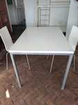 Mesa e três cadeiras