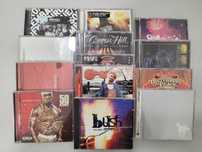 CDs de música de várias bandas e estilos musicais