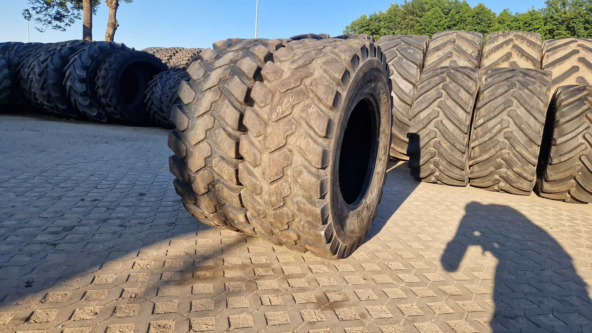 460/70r24 460/70-24, 17.5LR24 17.5L-24, 445/70r24 Firestone Utility
