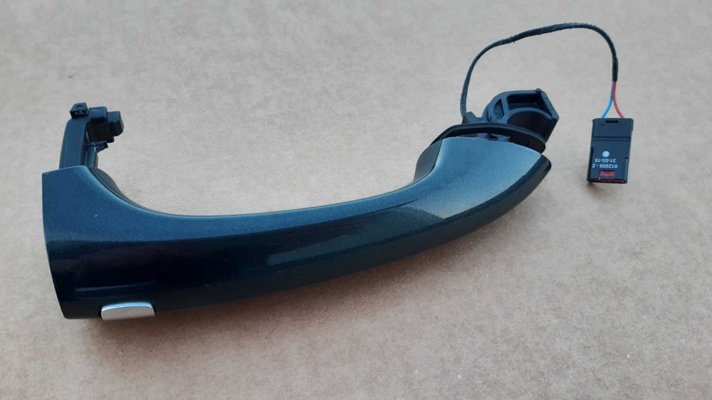 Ручка задніх правих дверей Шевроле болт 2020р.