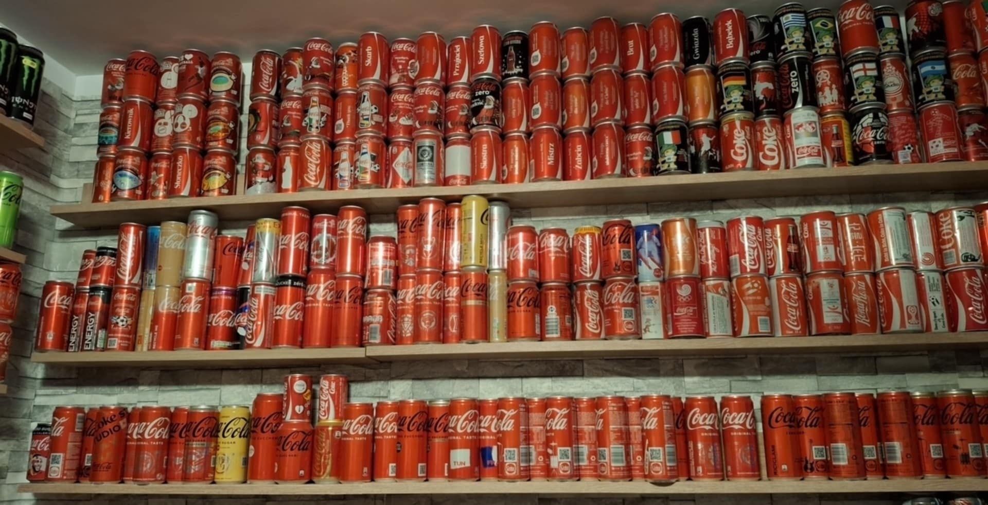 Kolekcja puszek coca cola