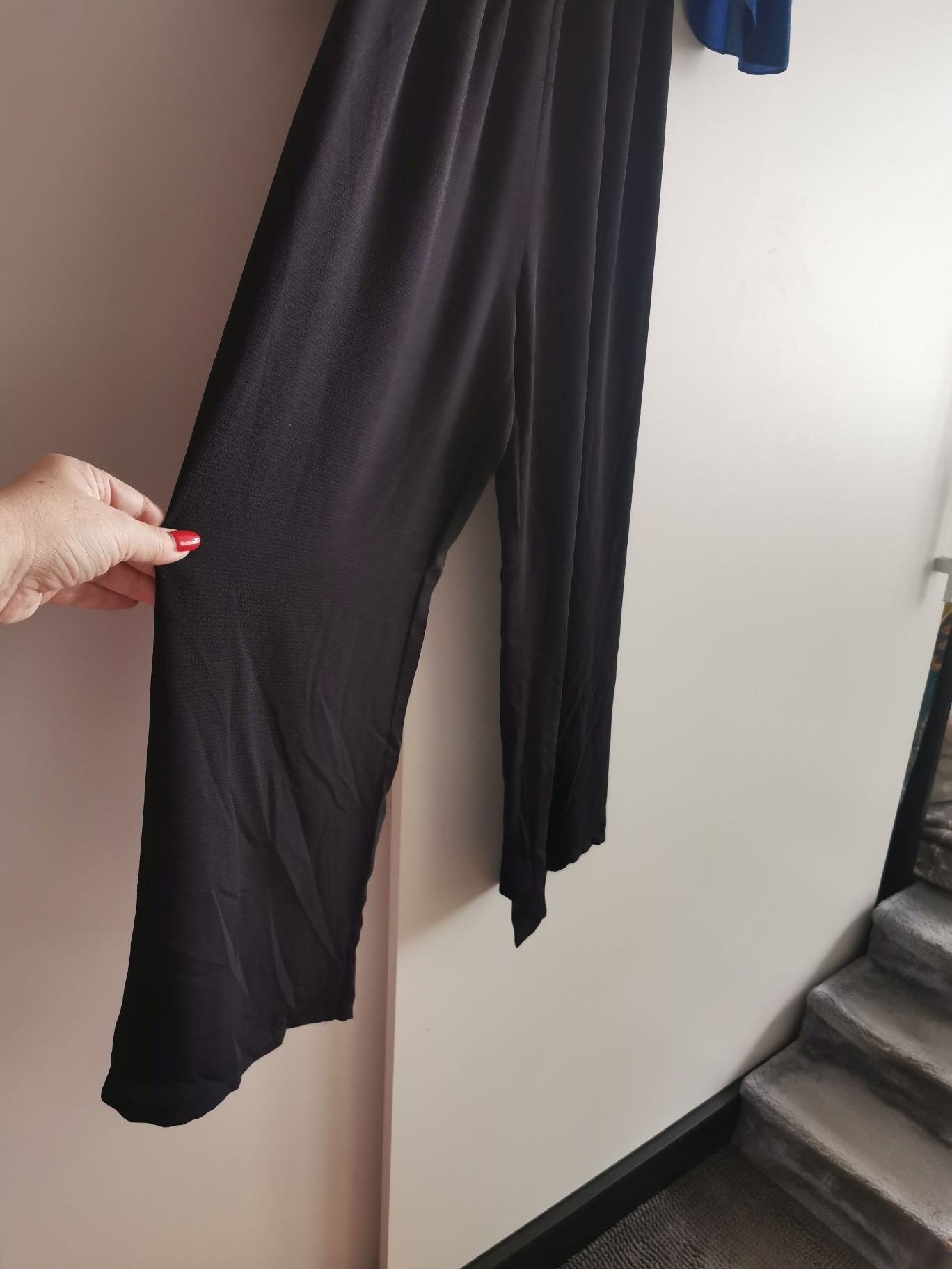 Śliczny kombinezon damski hiszpanka chabrowo-czarny szerokie spodnie