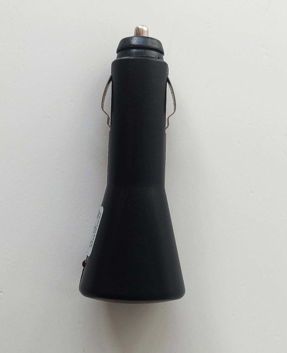 Carregador via USB de ligar ao isqueiro carro de 1000mA