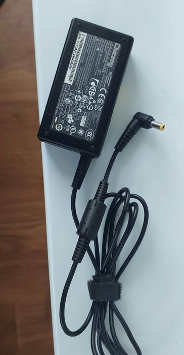 Адаптер для зарядки ноутбуків