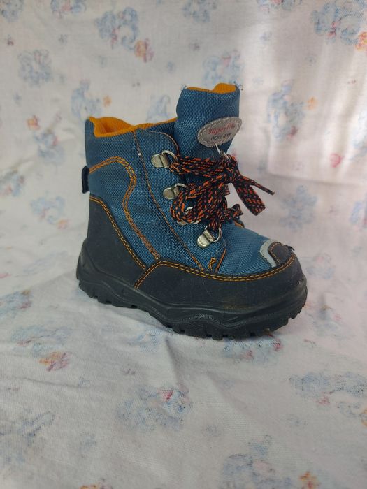 Дитяче взуття у гарному стані