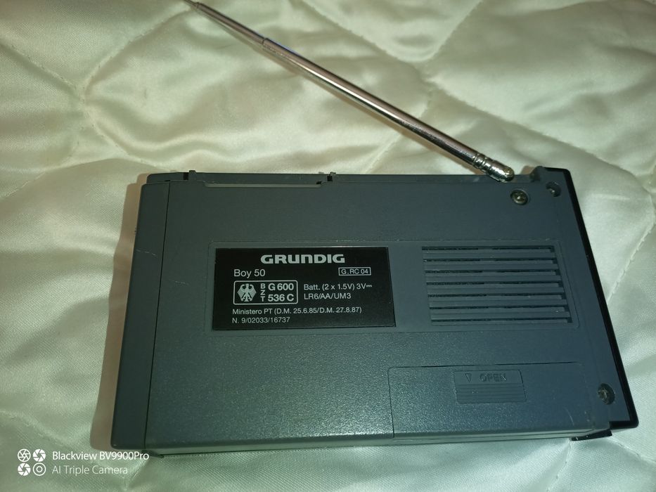 Rádio pequenino de mão intacto como novo