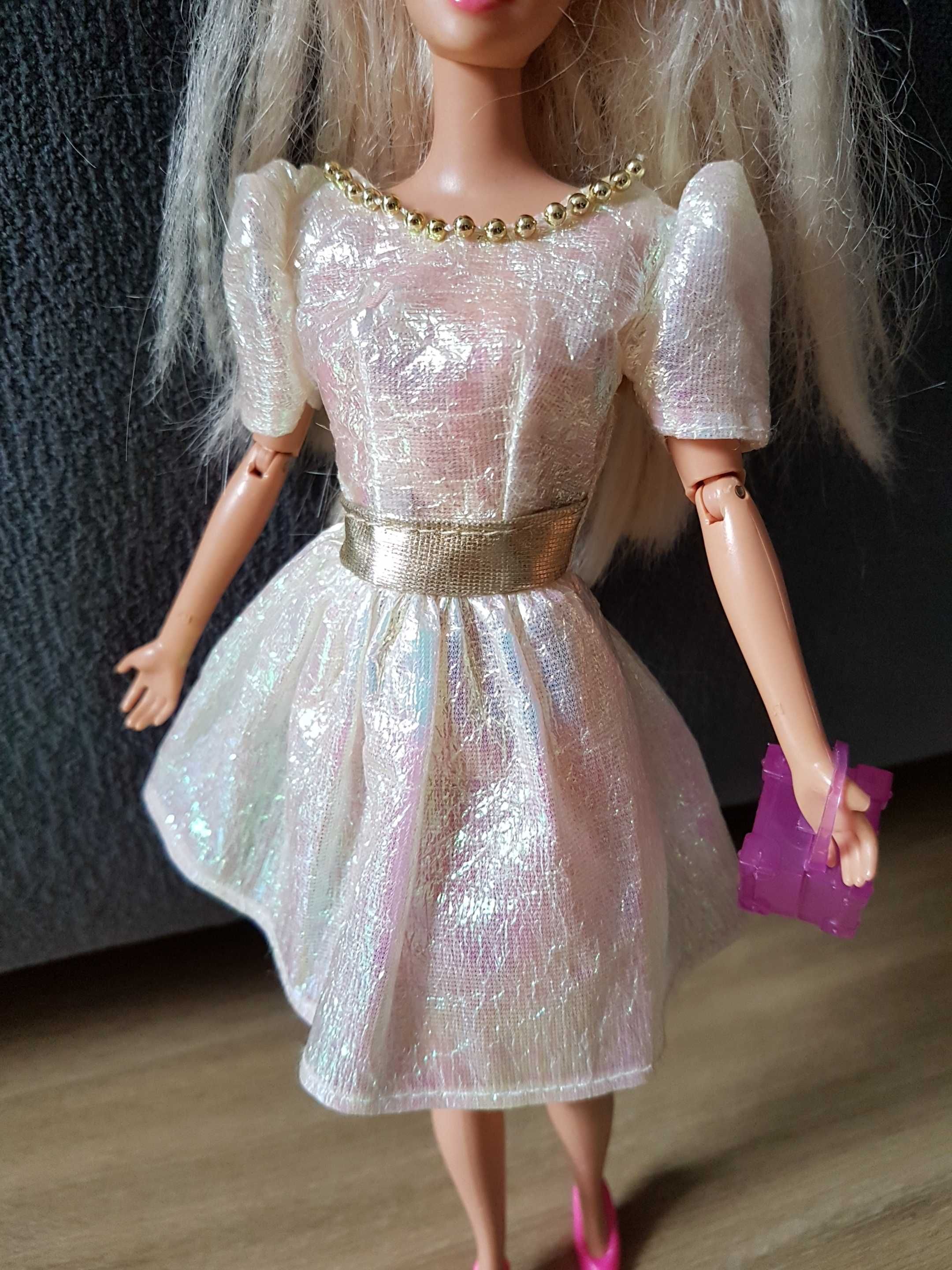 Lalka Barbie Mattel 1999 rok blond karbowane włosy kolczyki