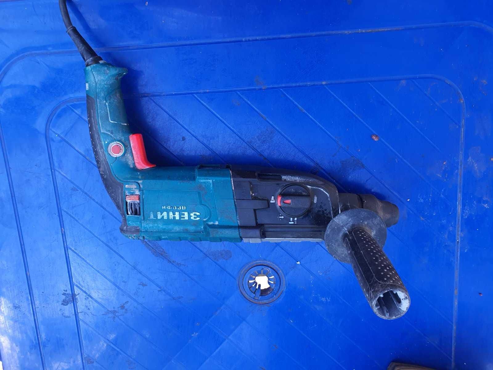 Есть 3 штуки перфоратор ЗЕНИТ ЗПП-1200 и Bosch