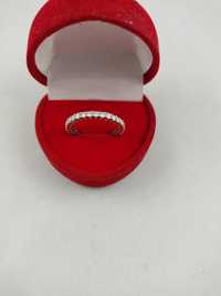 Złoty pierścionek ( białe złoto ) z diamentami (32 brylanty) tot. 1,00