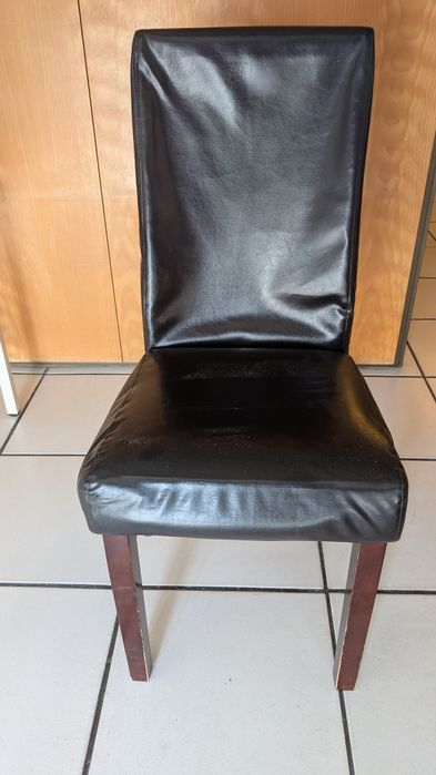 Cadeira de costas altas em pele