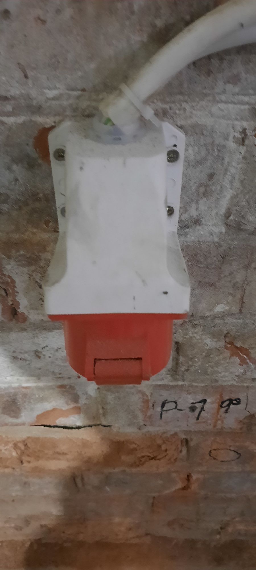 Склад. Площа S = 135 m2. Три ФАЗИ. Асфальт. 220/380V. Напруга.