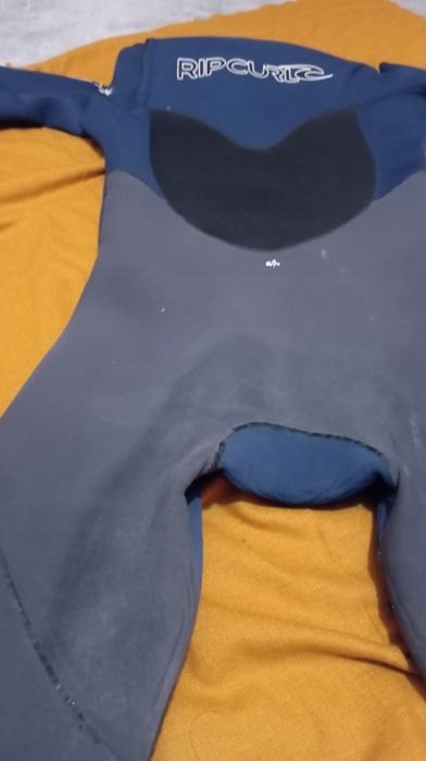 Fato mergulho rip curl usado MS 4.3