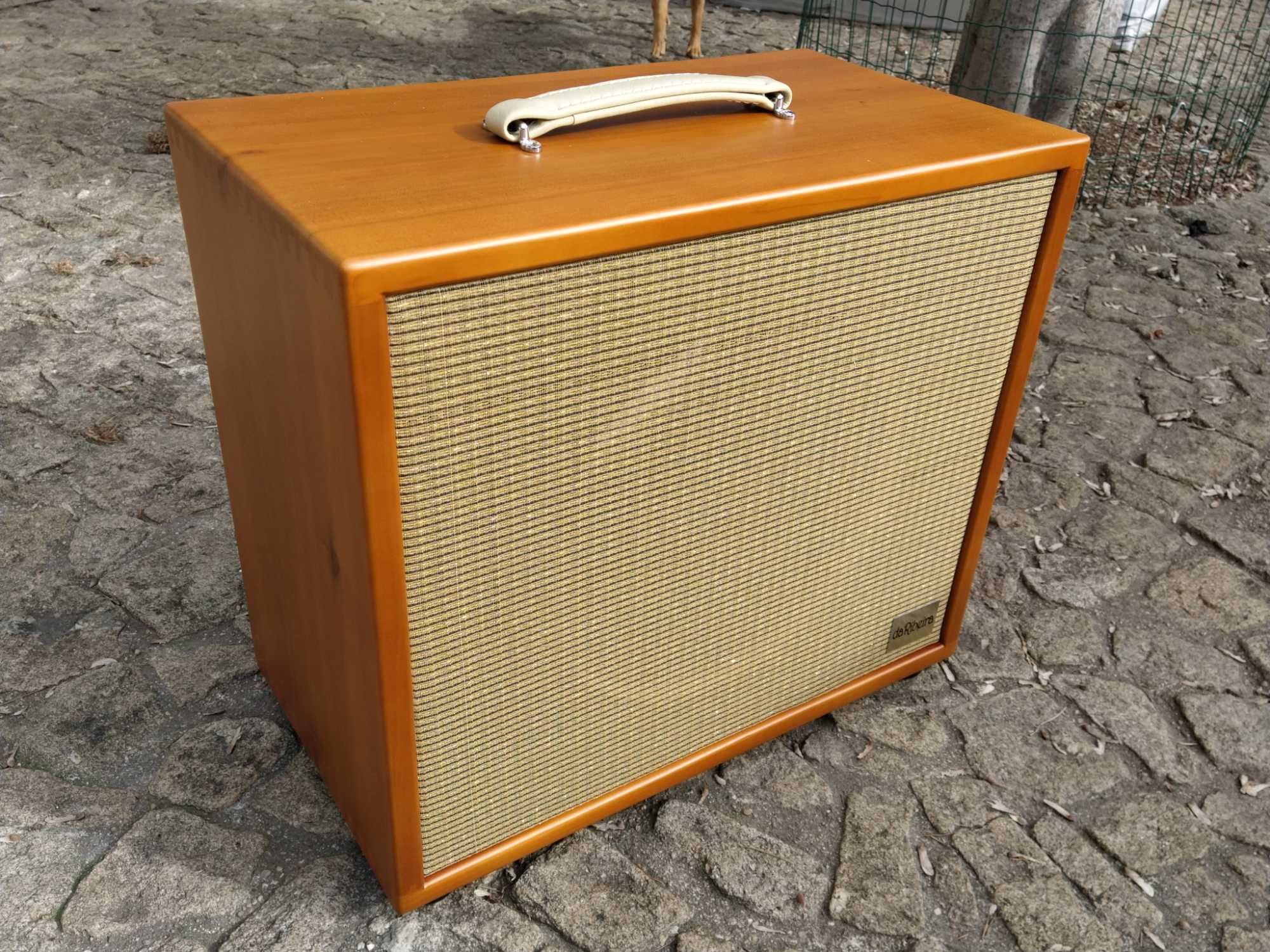 Coluna / cabinet de guitarra daRibeira 1x12 em madeira maciça NOVA