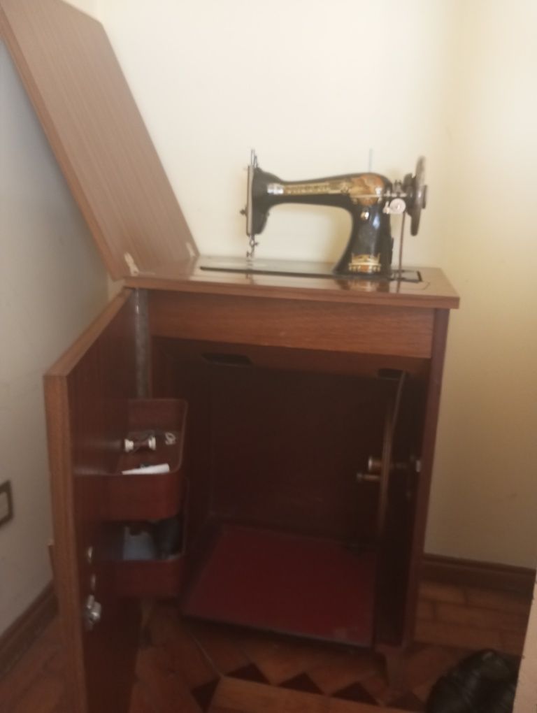 Máquina de costura Singer.