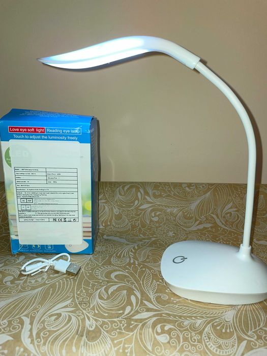 Портативная перезаряжаемая настольная LED-лампа