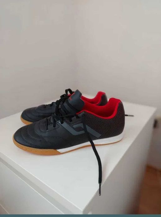 Фірмові кросівки 39