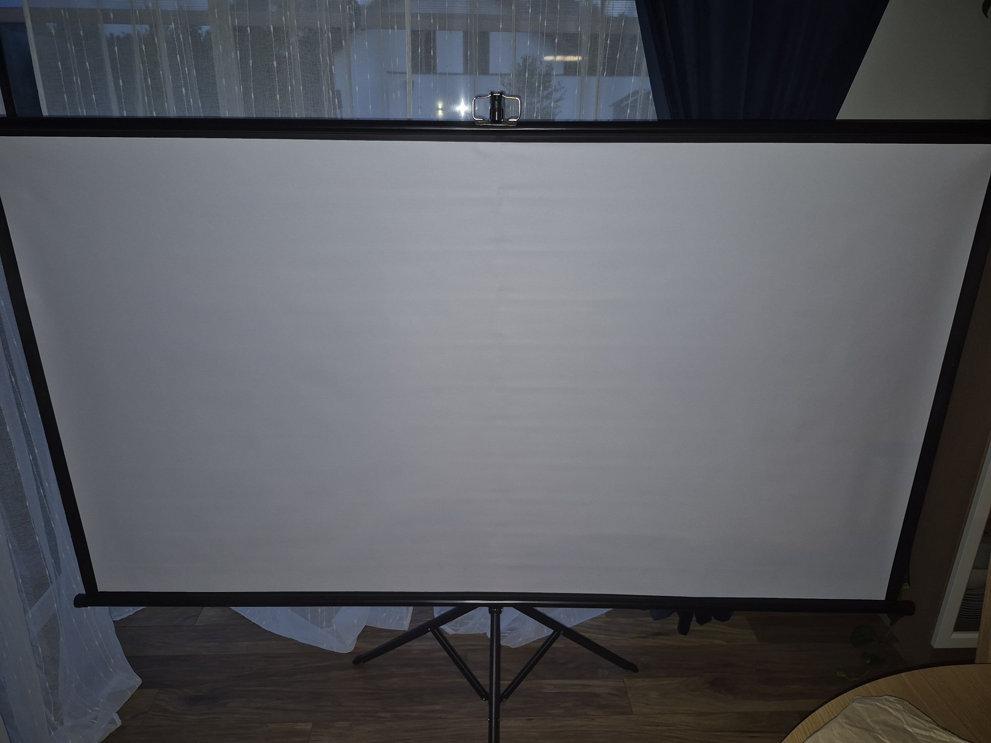 Projektor zestaw, chromecast , ekran 100"