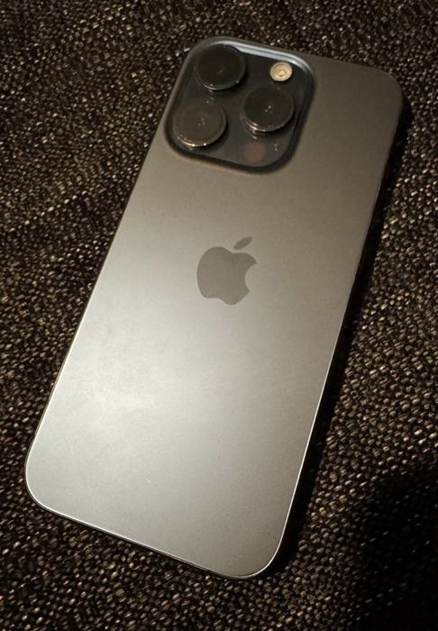 Vendo Iphone 15 Pro com 1 TB