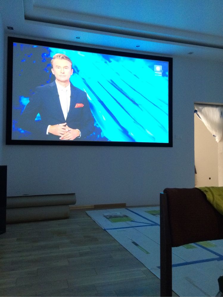 Witam sprzedam projektor z Ekranem o wymiarach 200 cm na 325cm tzn150”