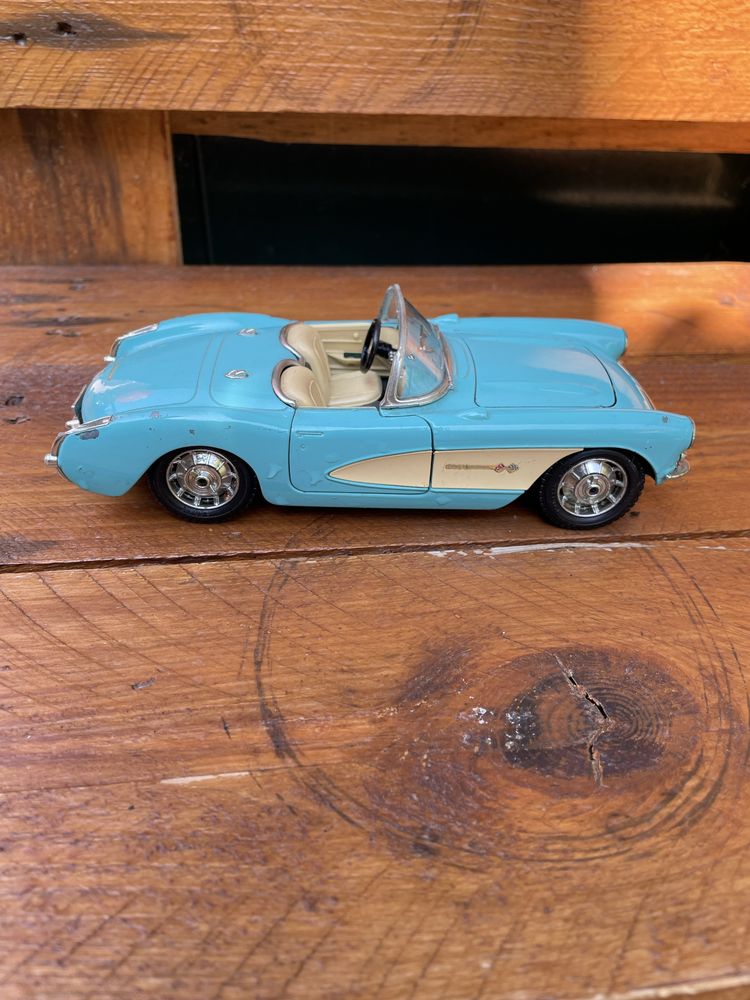 Chevrolet corvette 1957 da Burago 1/24