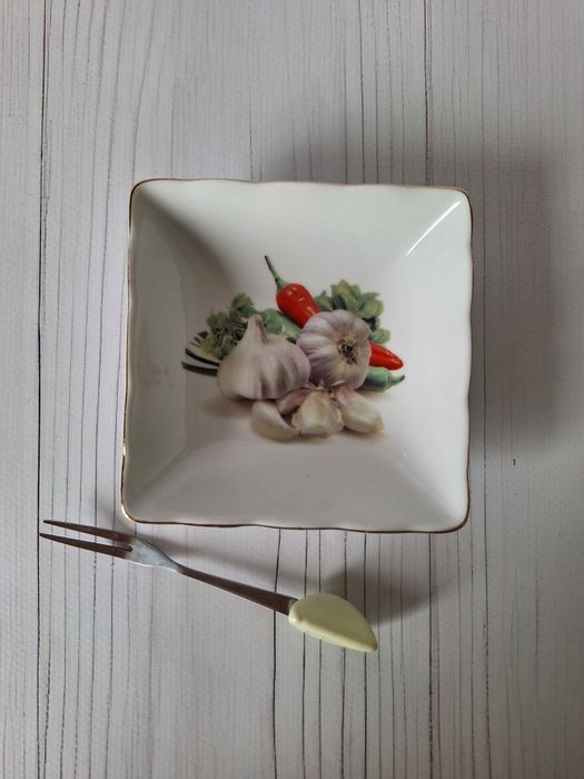 Тарелочка с декоративной вилочкой