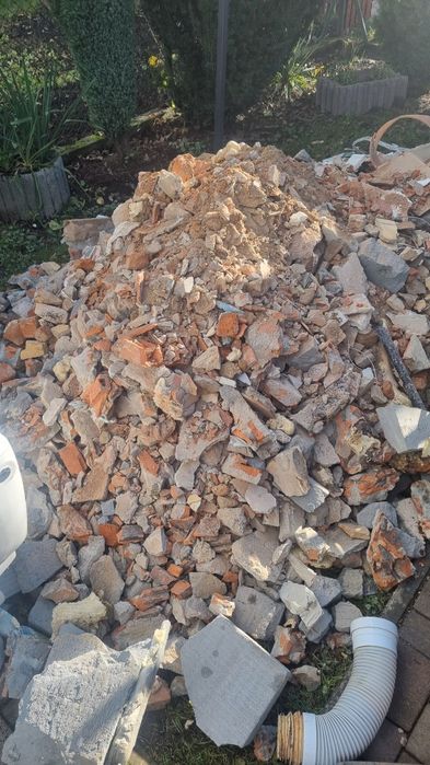 Oddam gruz z remontu lazienki, cegła, tynk, wylewka, kamien i plytki