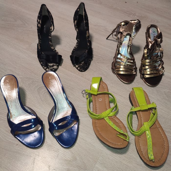 Подарую жіноче взуття