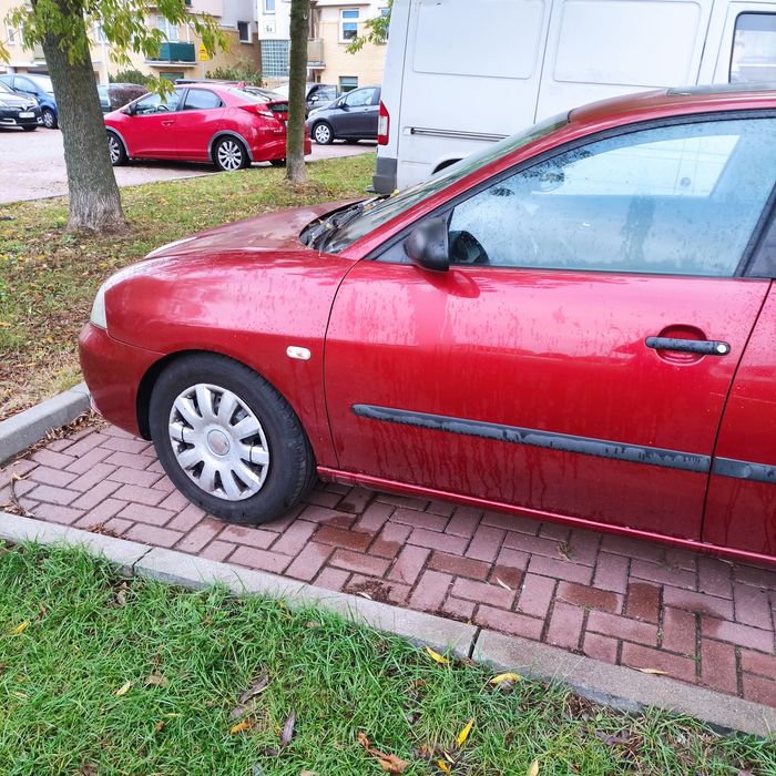 Seat Ibiza sprzedam,mały miejski samochód dla początkujących kierowców