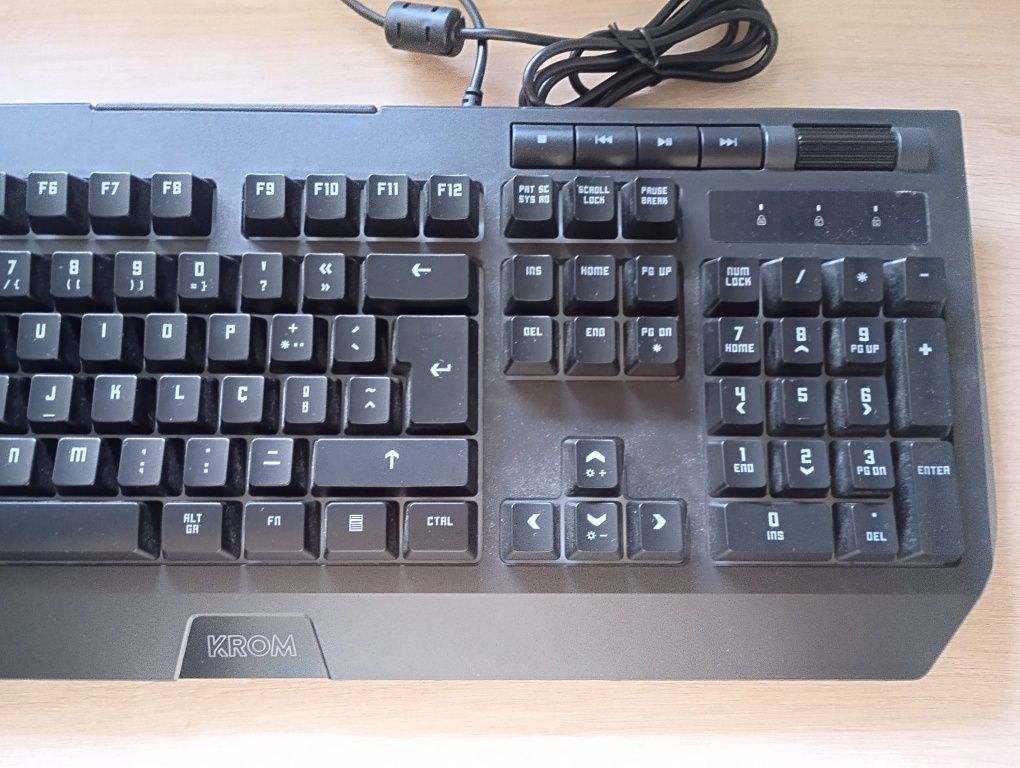 Teclado Gaming RGB